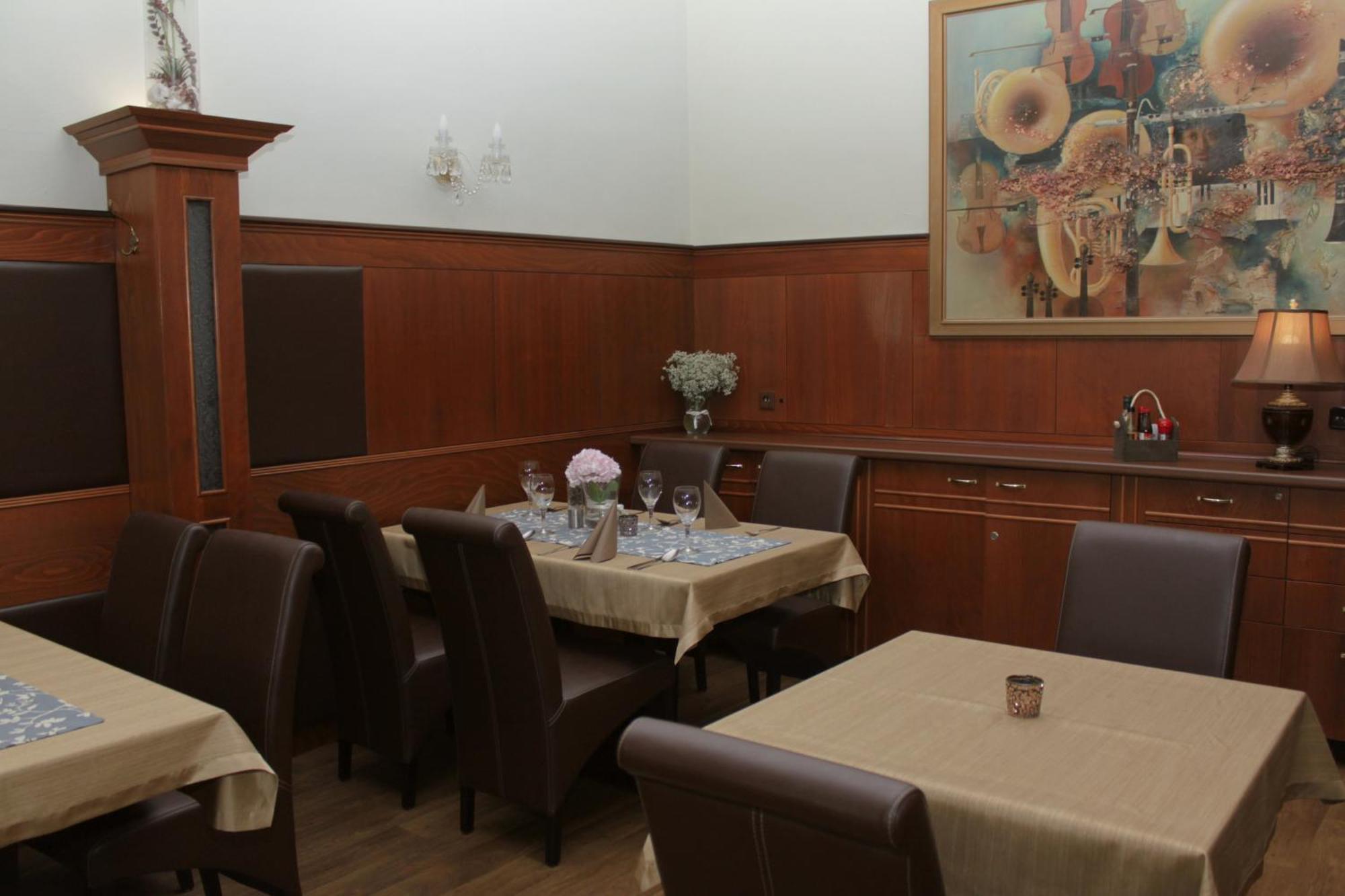 Hotel Růžek Hranice  Buitenkant foto